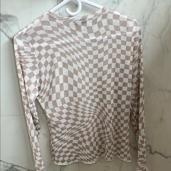 DAVI & DANI Tan and White Graphic Fitted Blouse - Picture 5 of 7